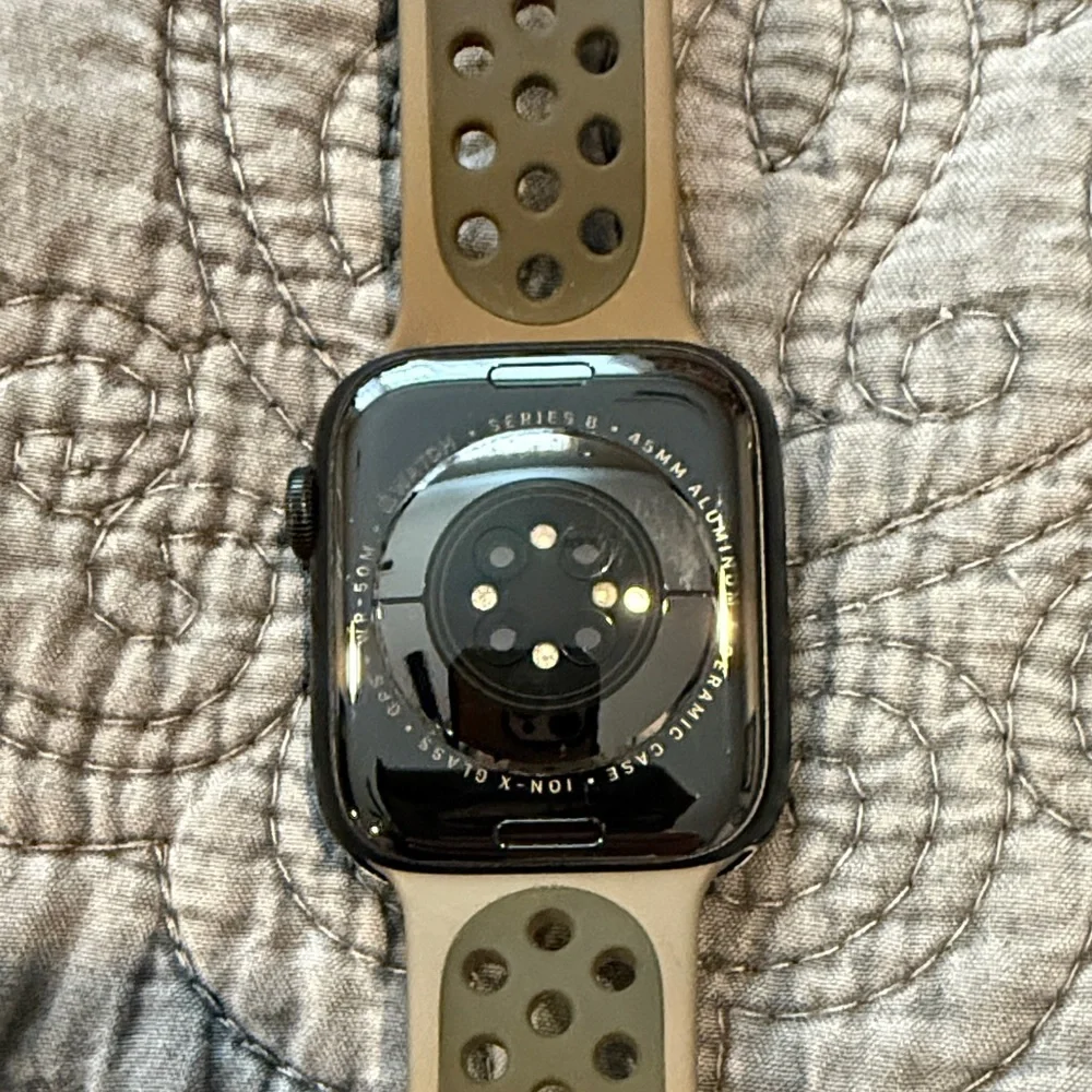 Apple Watch 8 with lots of bands - Picture 6 of 9